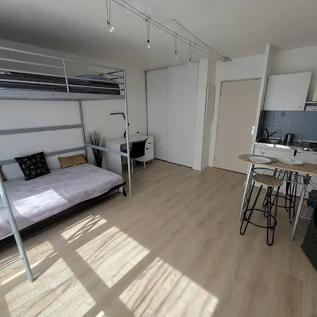 Fully Equipped 5min From The Train Appartement *