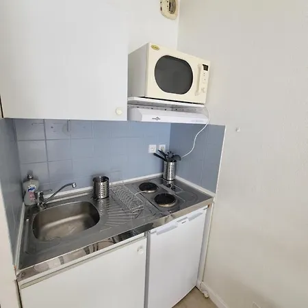 Fully Equipped 5min From The Train Appartement